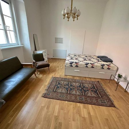 Central Plaza Great Apartment 4 Bedroom 3 Bathroom Bruckneudorf エクステリア 写真