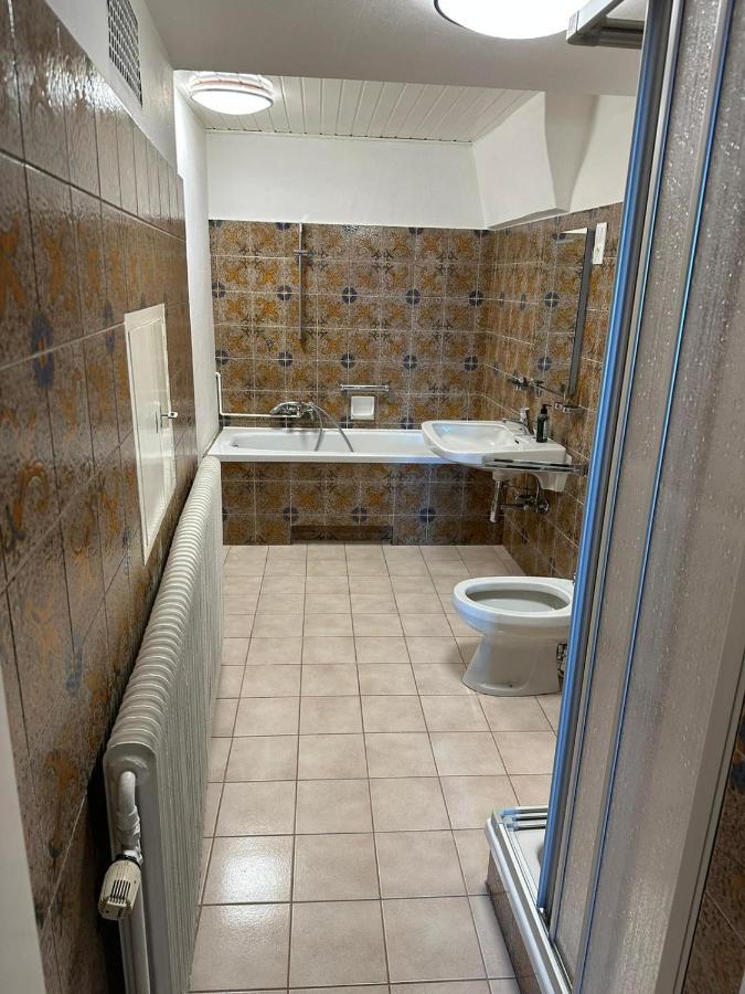 Central Plaza Great Apartment 4 Bedroom 3 Bathroom Bruckneudorf エクステリア 写真