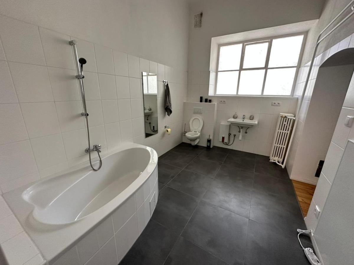 Central Plaza Great Apartment 4 Bedroom 3 Bathroom Bruckneudorf エクステリア 写真