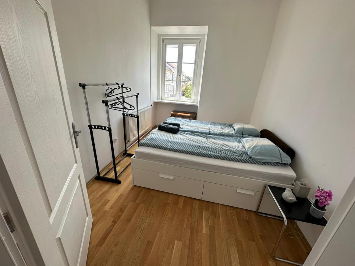 Central Plaza Great Apartment 4 Bedroom 3 Bathroom Bruckneudorf エクステリア 写真